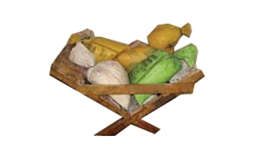Fermentazione di patatine o strisce di manioca sul rack di fermentazione: